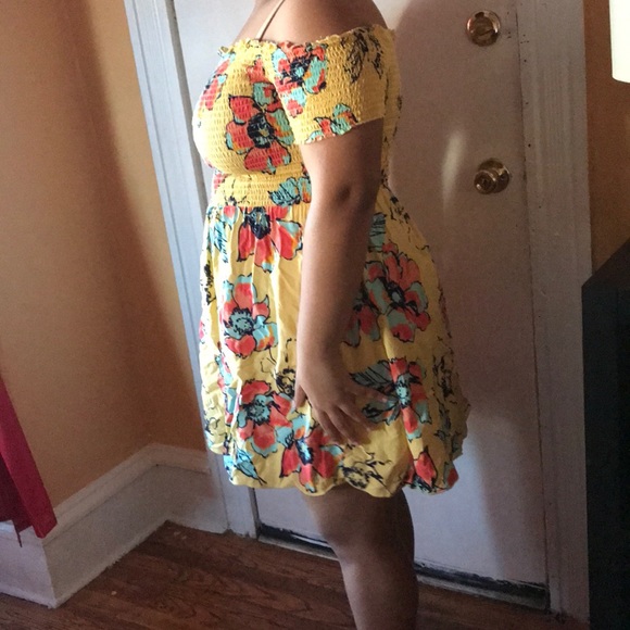 Off the shoulder dress - Picture 3 of 3